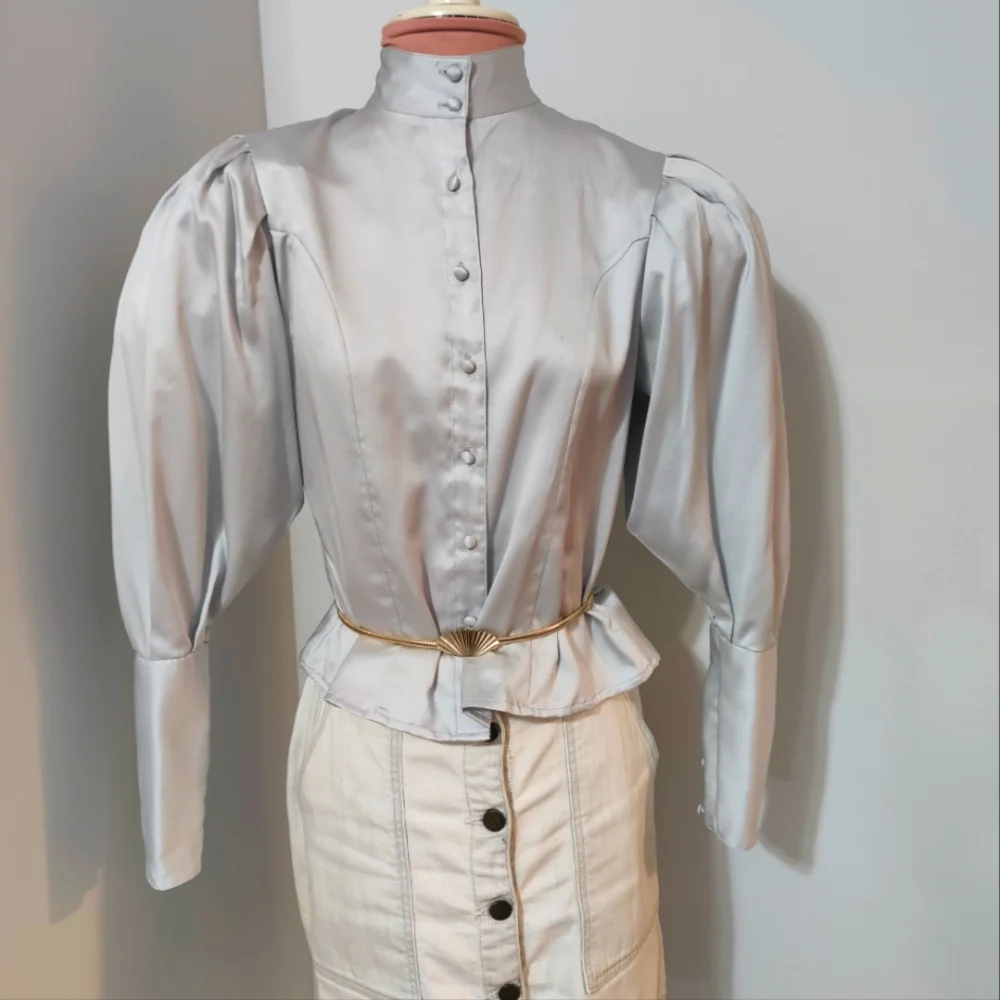 70s Edwardian look  dove gray pouf sleeve  blouse crop vintage  slick satiny S